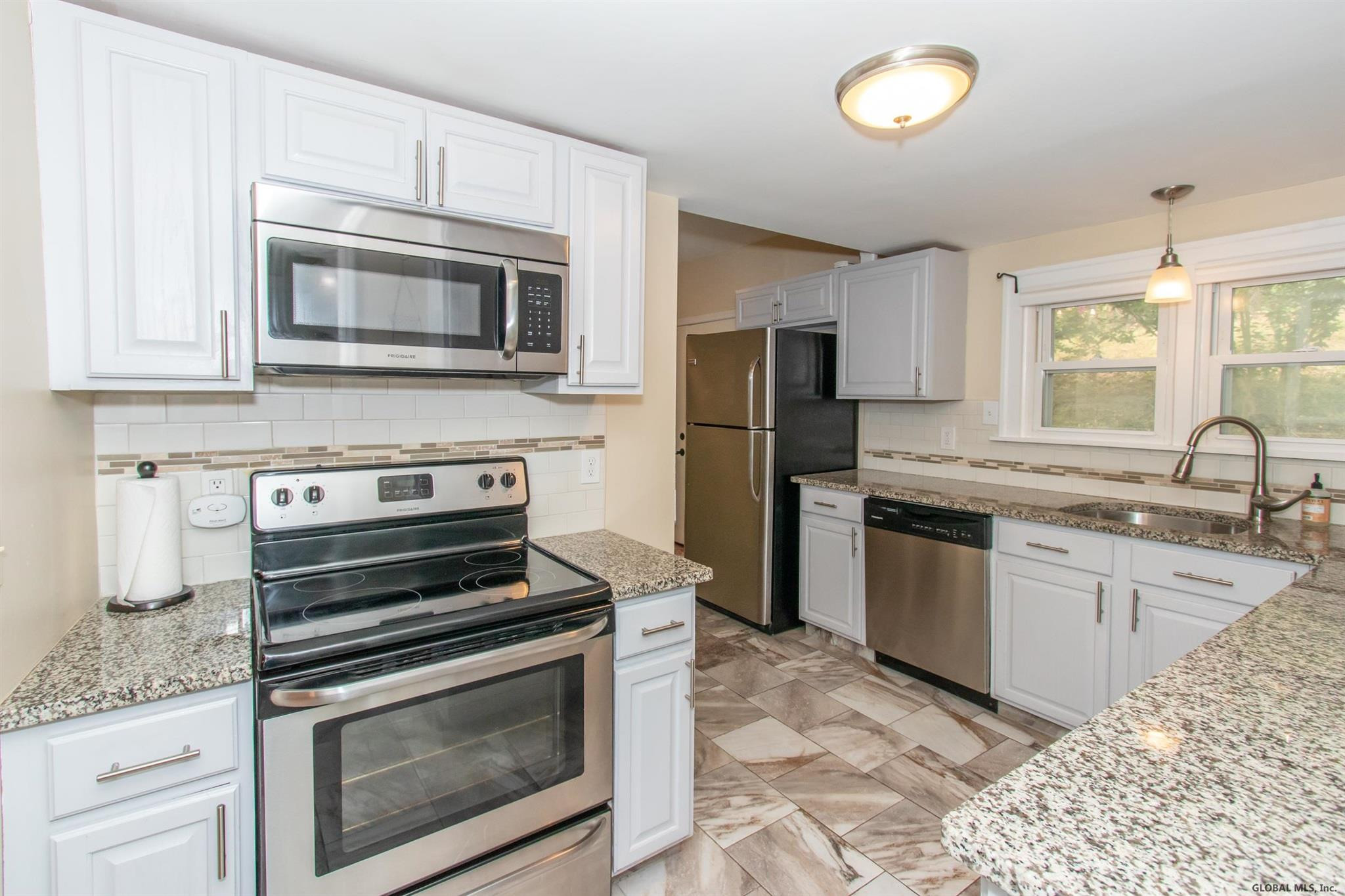 27 Beldale Road Bethlehem, NY 12159 - Photo 24 of 39 Photo 28