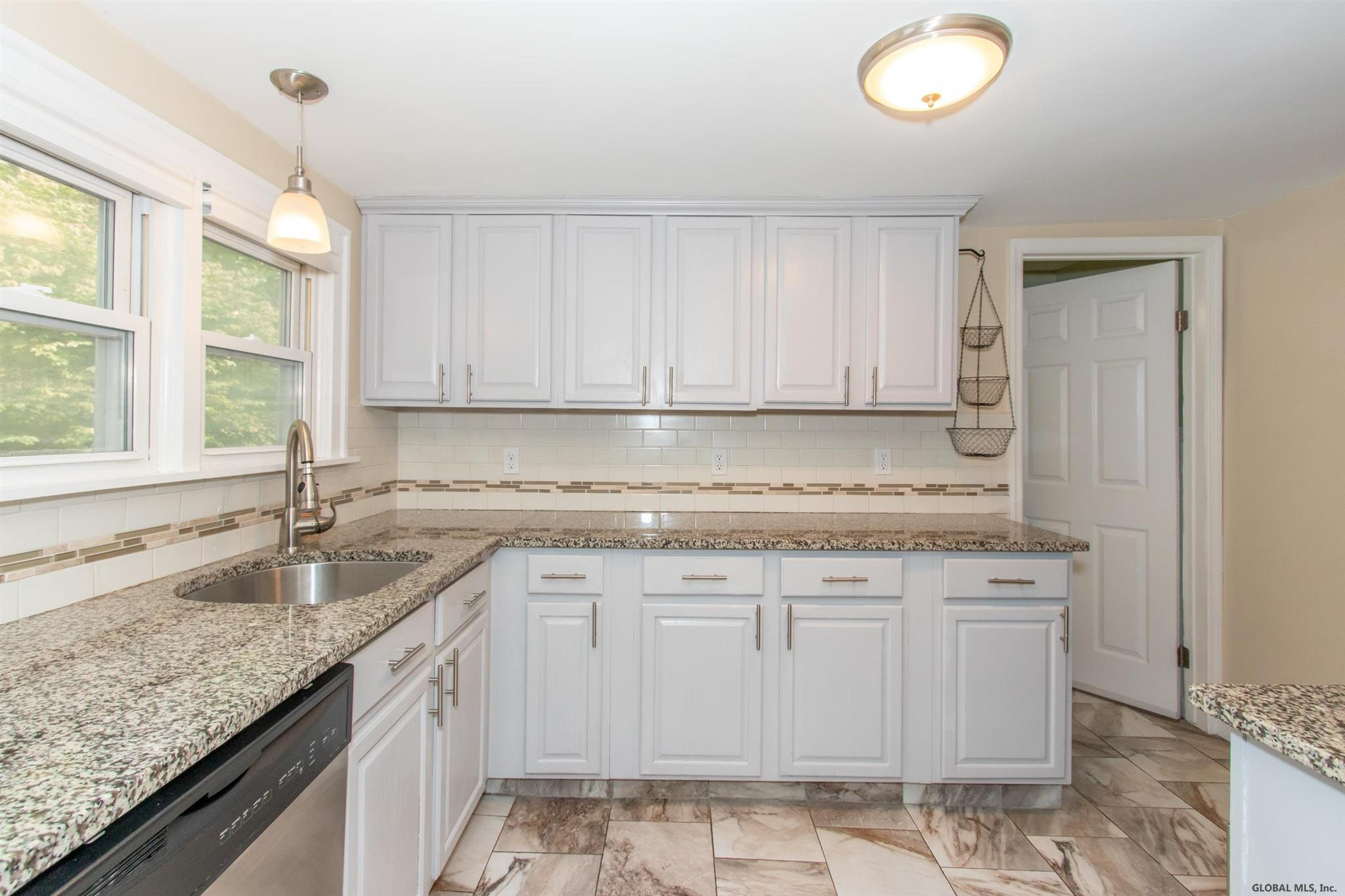27 Beldale Road Bethlehem, NY 12159 - Photo 25 of 39 Photo 29