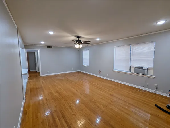 $1,295 | 4714 Oakshire Drive, Unit 2, Houston, TX 77027