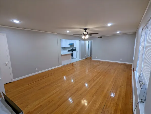 $1,295 | 4714 Oakshire Drive, Unit 2, Houston, TX 77027