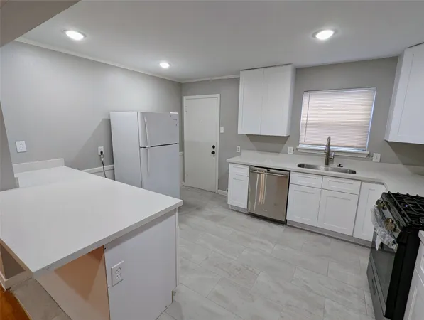 $1,295 | 4714 Oakshire Drive, Unit 2, Houston, TX 77027