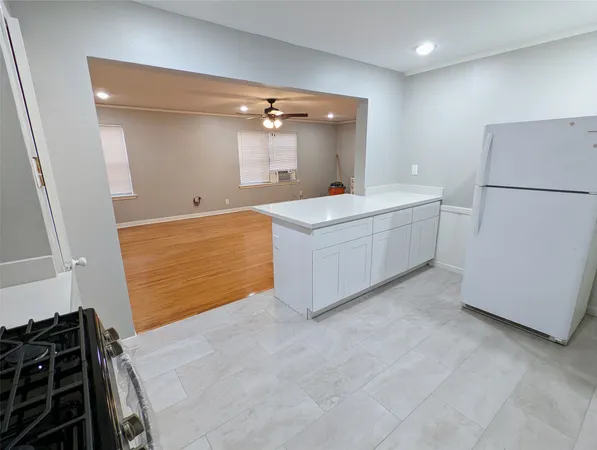 $1,295 | 4714 Oakshire Drive, Unit 2, Houston, TX 77027
