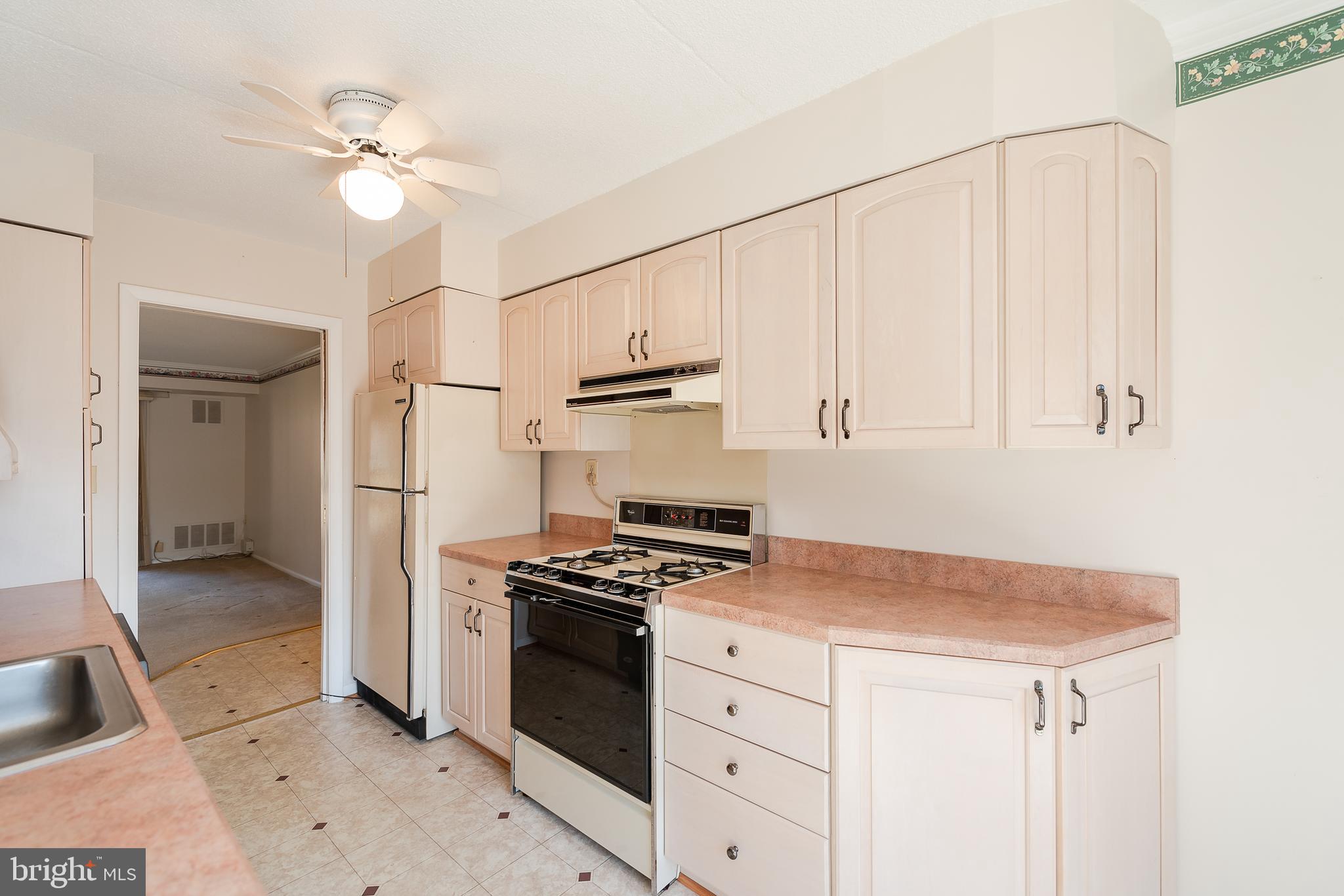 5247 West Running Brook Road, Unit 201 Columbia, MD 21044 - Photo 8 of 27 Kitchen