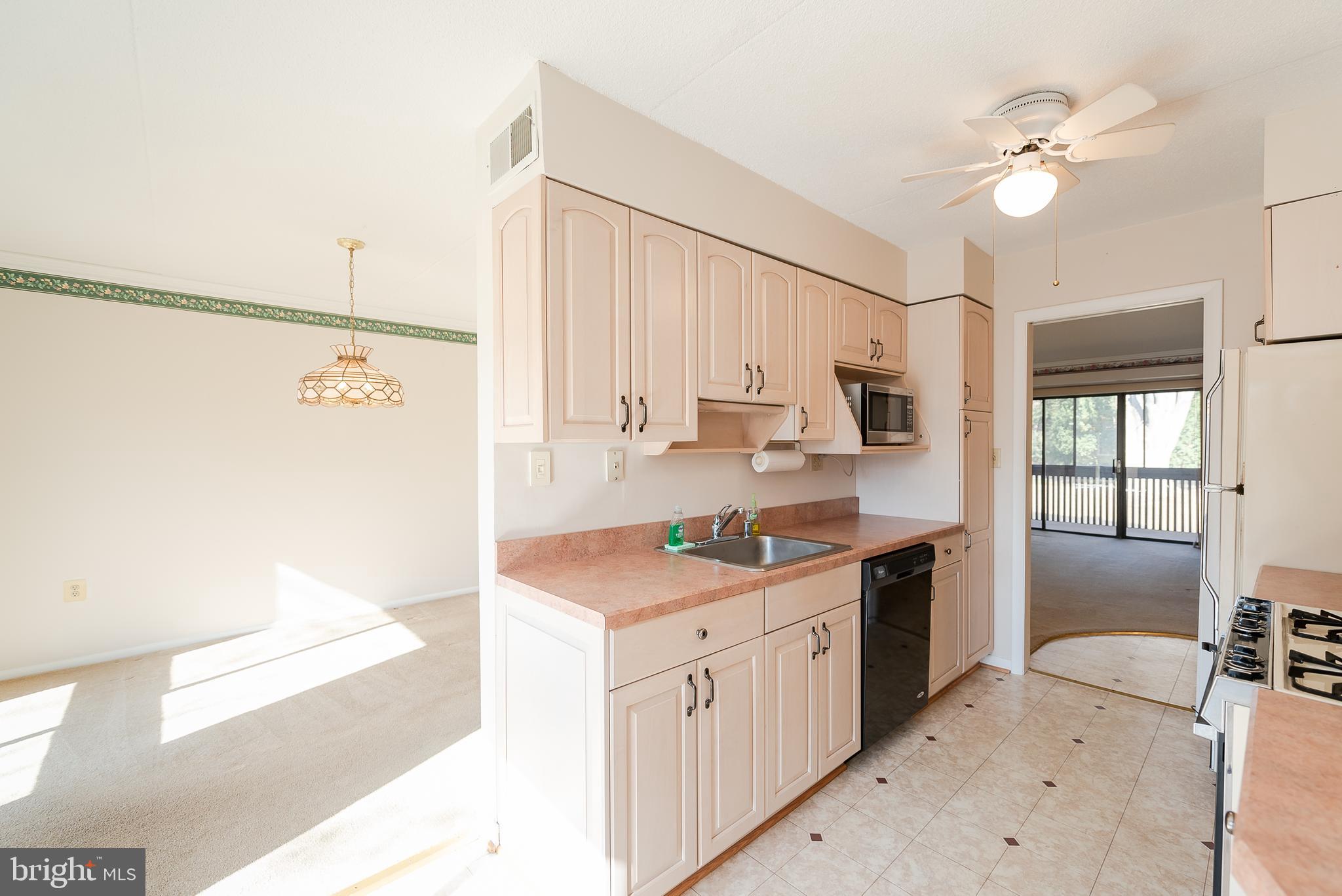 5247 West Running Brook Road, Unit 201 Columbia, MD 21044 - Photo 10 of 27 Kitchen