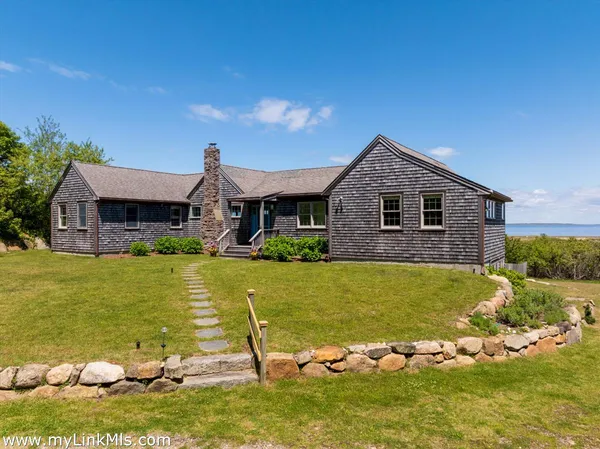 $3,375,000 | 370 Lighthouse Road, Aquinnah, MA 02535