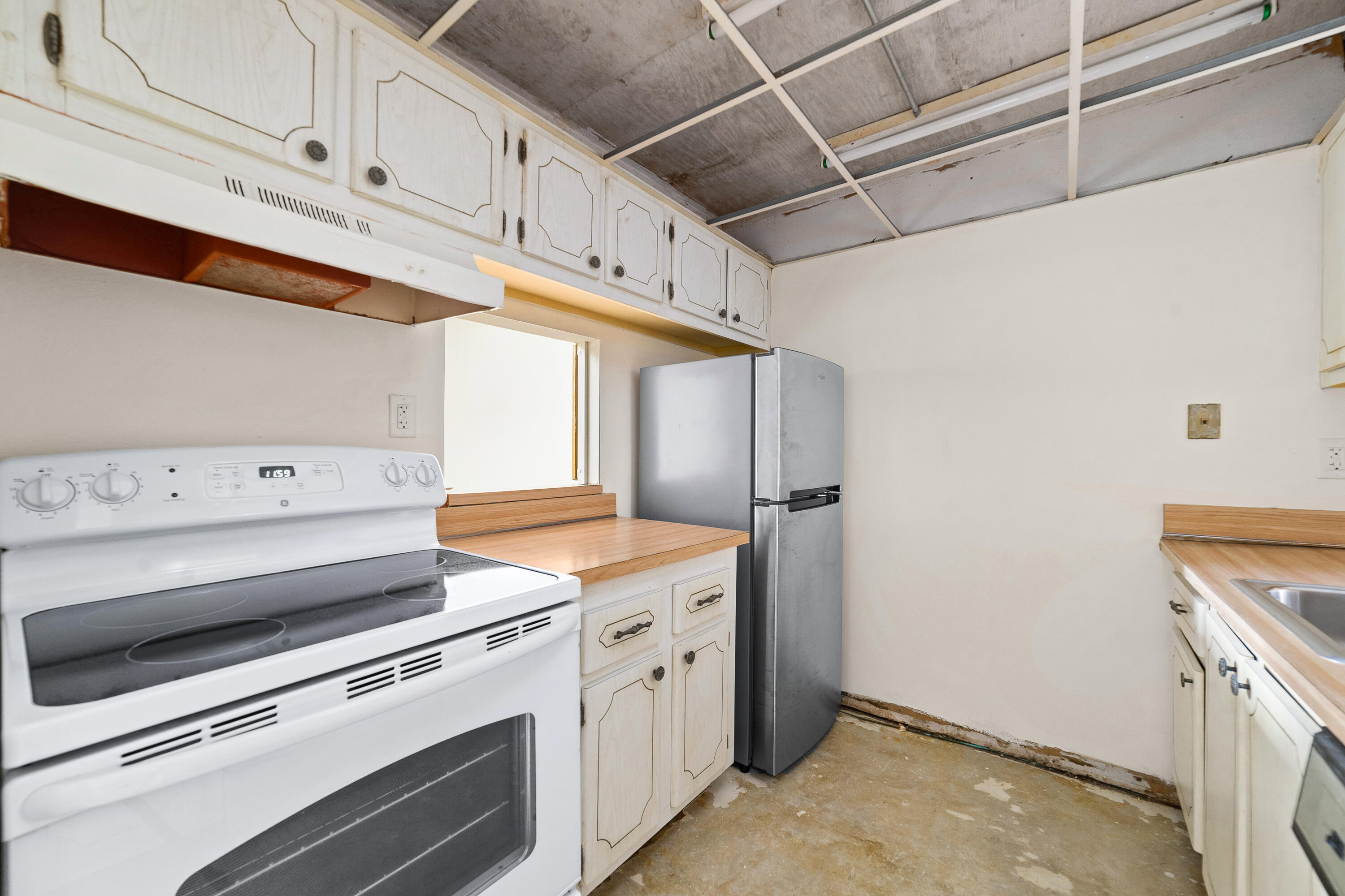 14221 Southwest 88th Street, Unit 303C Miami, FL 33186 - Photo 12 of 29 a utility room with dryer and washer