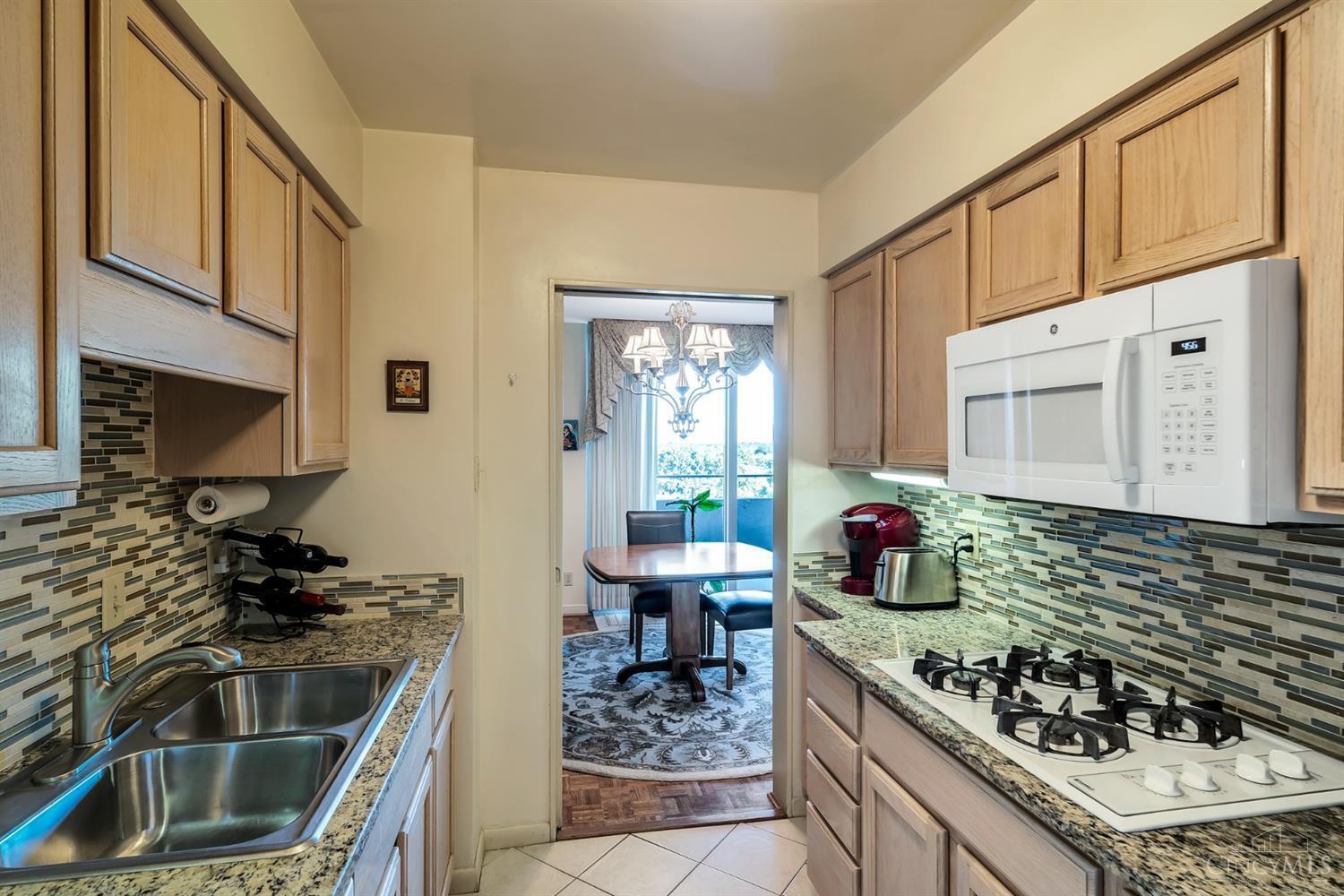 2324 Madison Road, Unit 1104 Cincinnati, OH 45208 - Photo 11 of 30