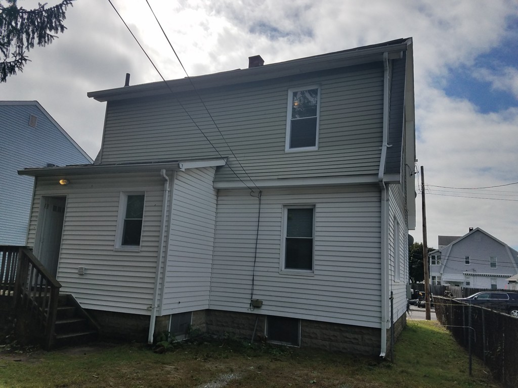 17 Dineen Street Springfield, MA 01104 - Photo 3 of 22
