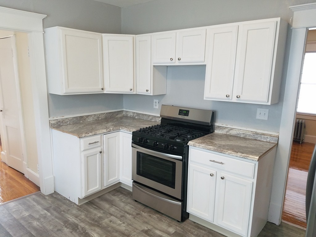 17 Dineen Street Springfield, MA 01104 - Photo 7 of 22
