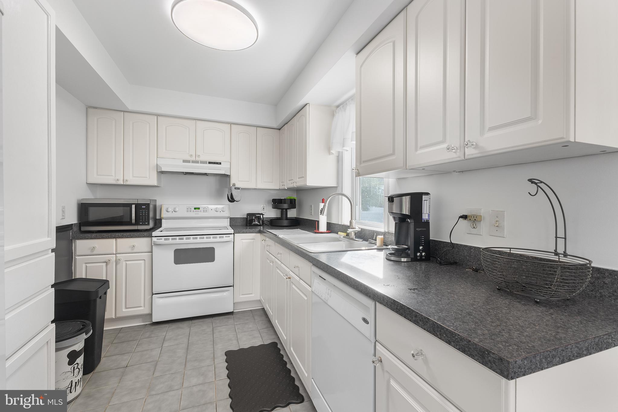 758 210th Street Pasadena, MD 21122 - Photo 15 of 53 Bright Kitchen