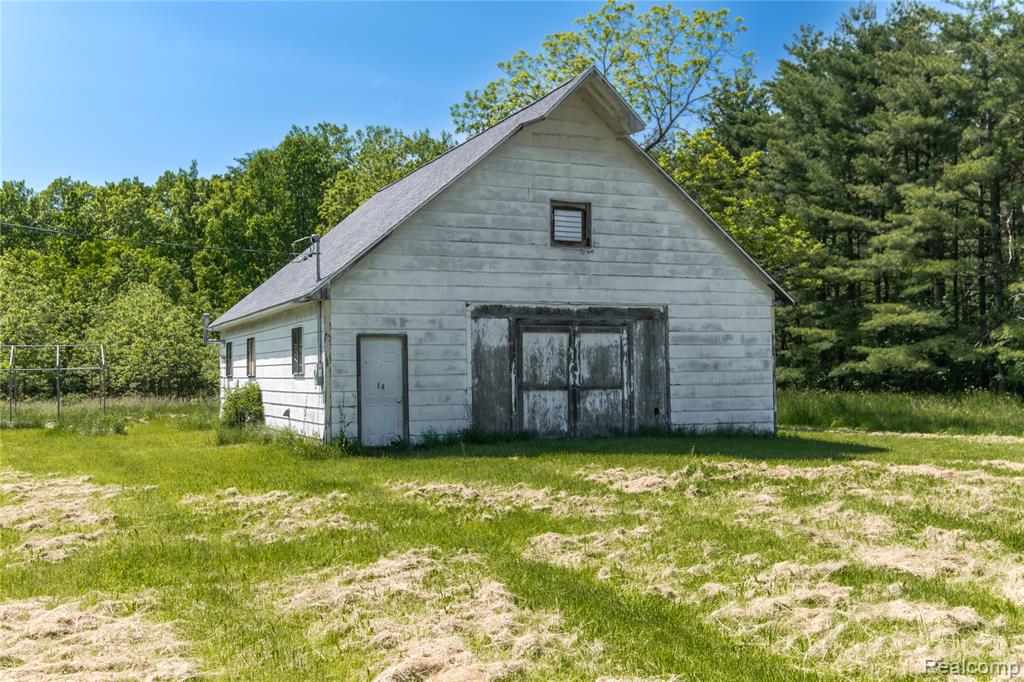 12238 Jennings Road Linden, MI 48451 - Photo 26 of 33