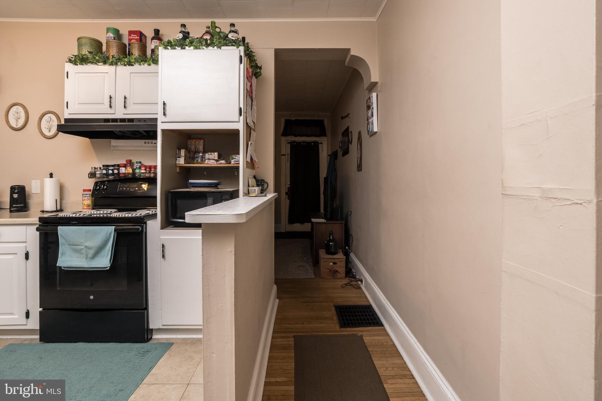 102 Ruby Street Lancaster, PA 17603 - Photo 10 of 41 a view of walk in closet