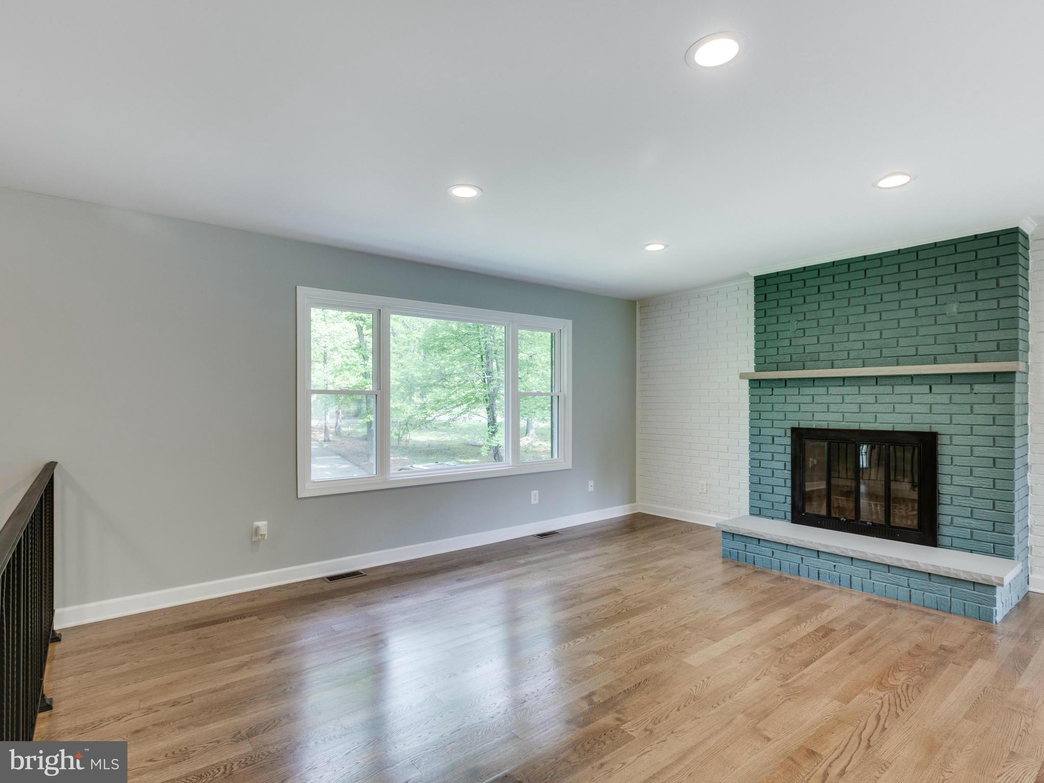 308 Manning Road East Accokeek, MD 20607 - Photo 6 of 30 Living Room