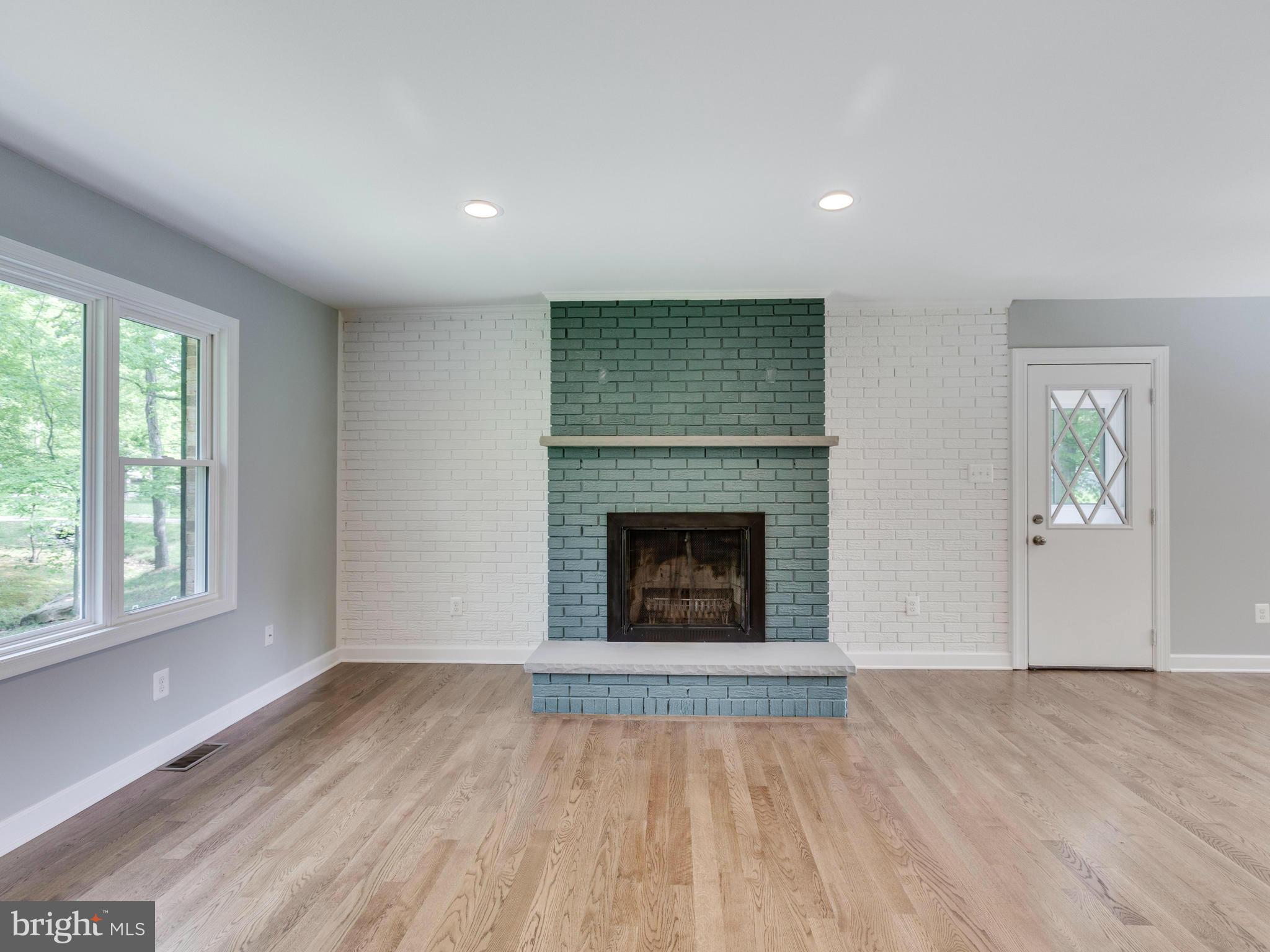308 Manning Road East Accokeek, MD 20607 - Photo 8 of 30 Living Room