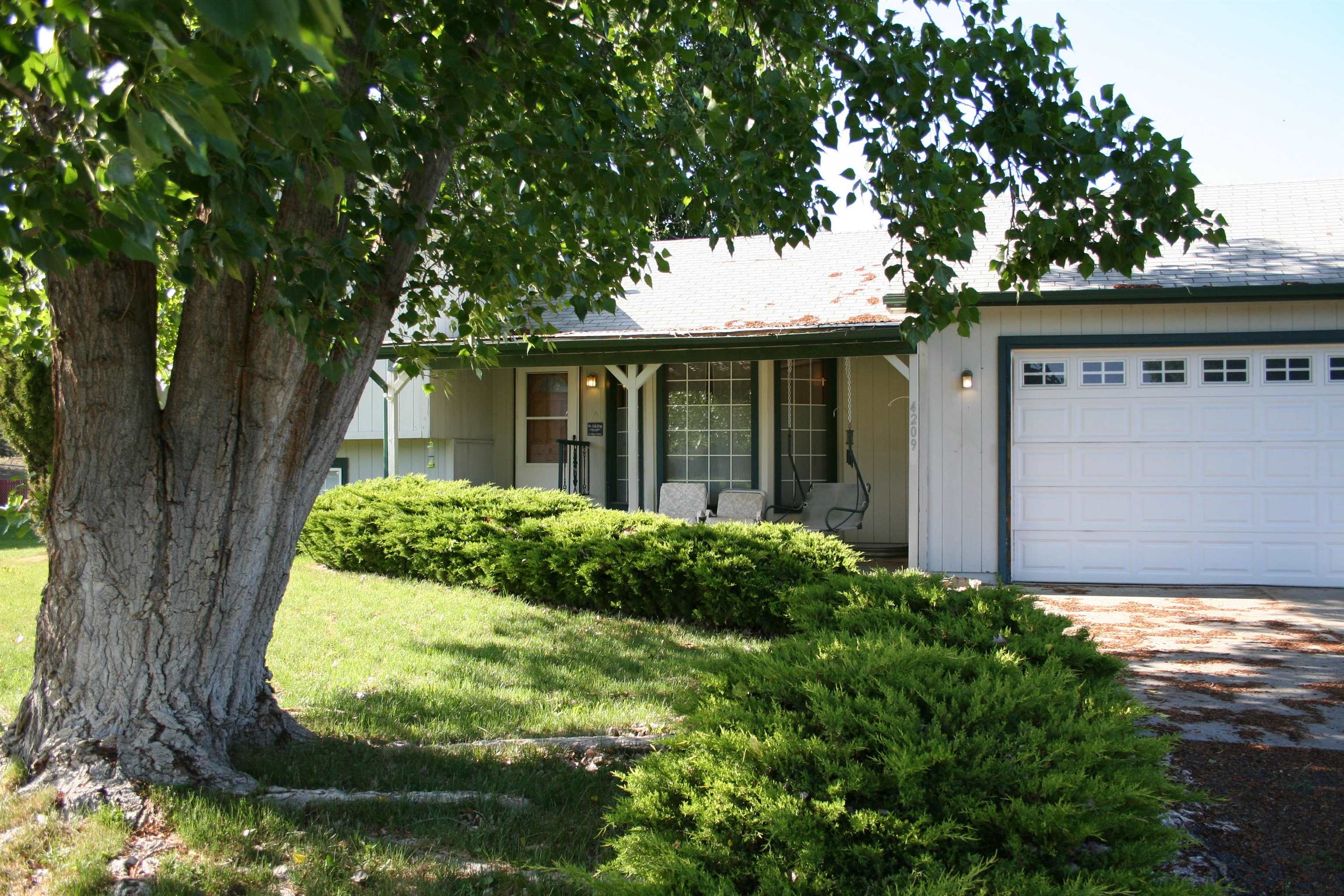 4209 East Center Road Mead, WA 99021 - Photo 1 of 21 Gallery Image 1