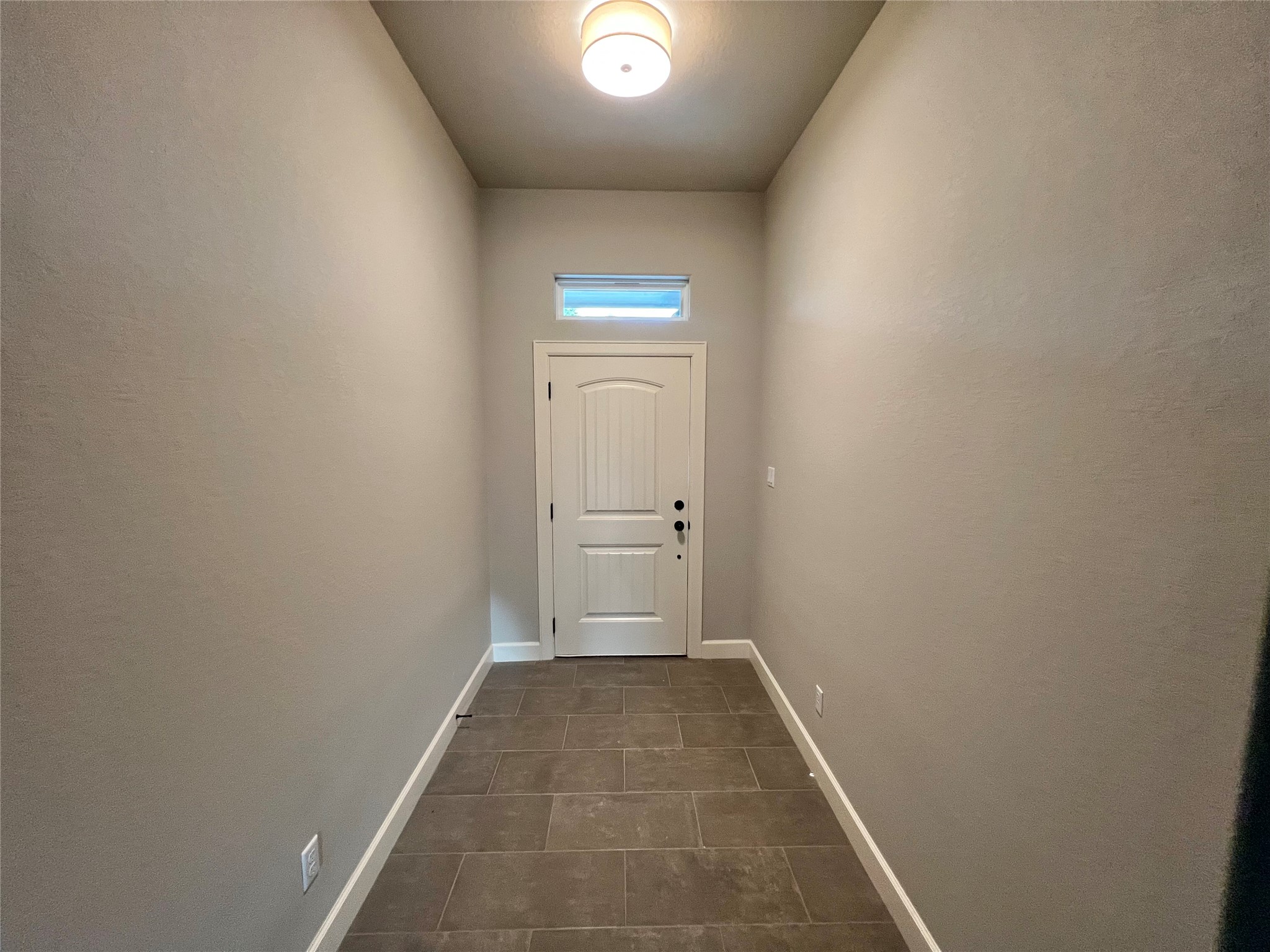 1007 South Anderson Street Angleton, TX 77515 - Photo 2 of 18 a view of a hallway