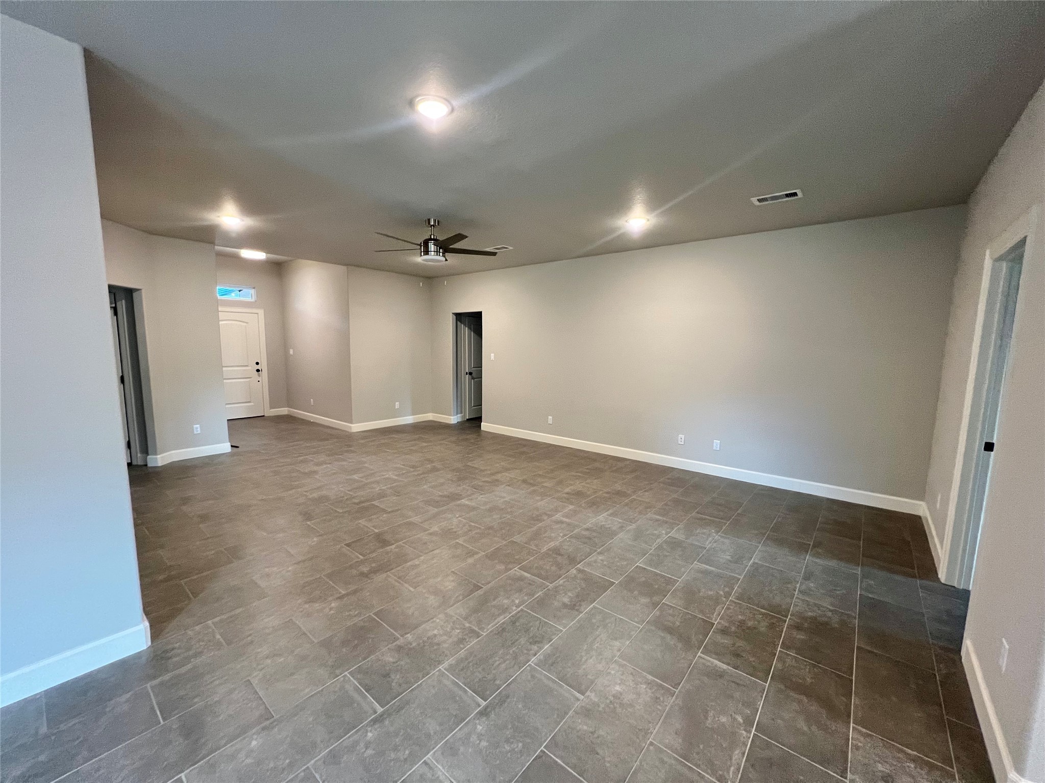 1007 South Anderson Street Angleton, TX 77515 - Photo 3 of 18 a view of a hallway