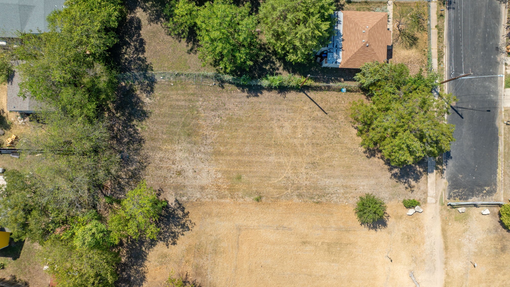 1135 Saucedo Street Austin, TX 78721 - Photo 5 of 6 a view of a garden