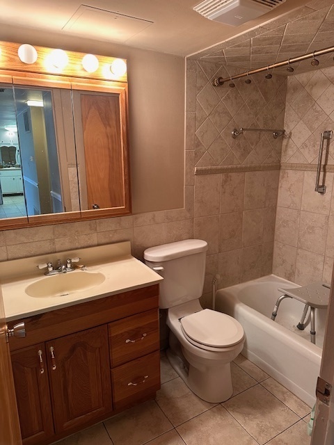 127 North Wolf Road, Unit 43A Wheeling, IL 60090 - Photo 4 of 5 Gallery Image 4