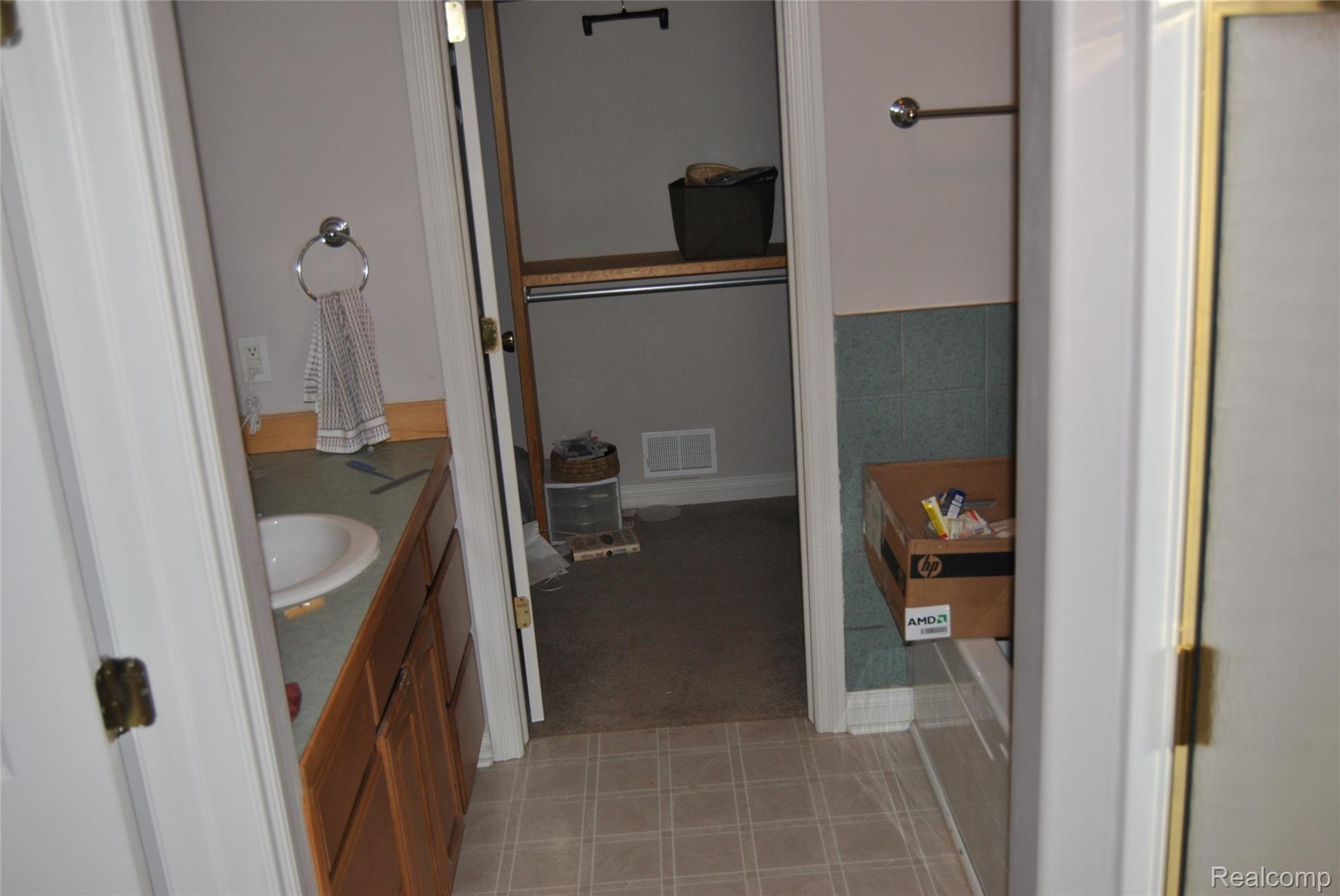 1284 Farnsworth Road Lapeer, MI 48446 - Photo 6 of 24 DSC_0224.JPG
