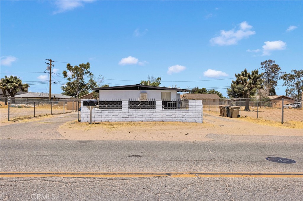 16396 Yucca Street Hesperia, CA 92345 - Photo 2 of 25