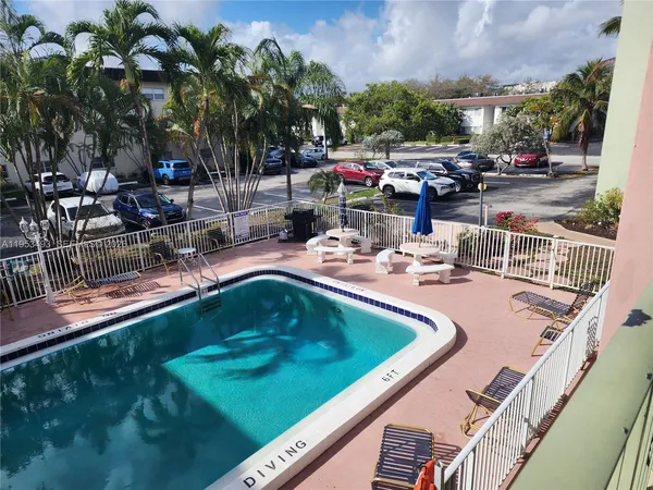 $2,000 | 100 Southeast 6th Avenue, Unit 107, Pompano Beach, FL 33060