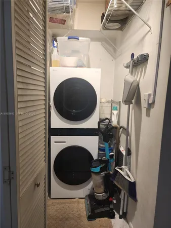 $2,000 | 100 Southeast 6th Avenue, Unit 107, Pompano Beach, FL 33060