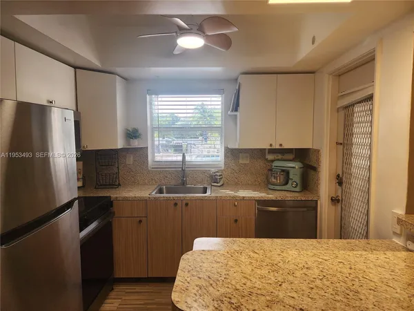 $2,000 | 100 Southeast 6th Avenue, Unit 107, Pompano Beach, FL 33060