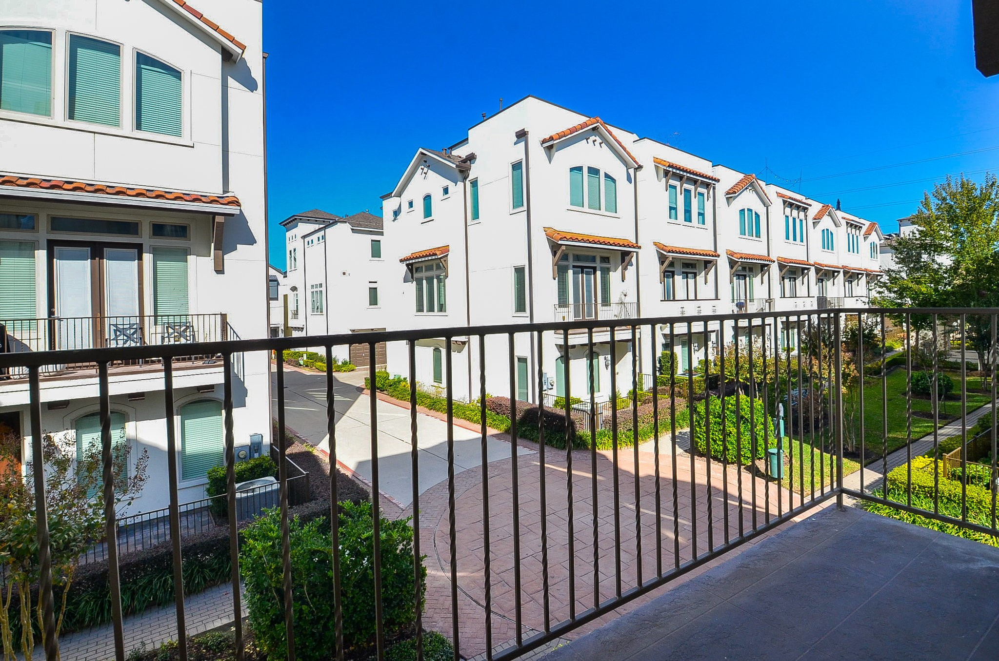 1245A Bonner Street, Unit B Houston, TX 77007 - Photo 21 of 36 a view of a brick building next to a lake
