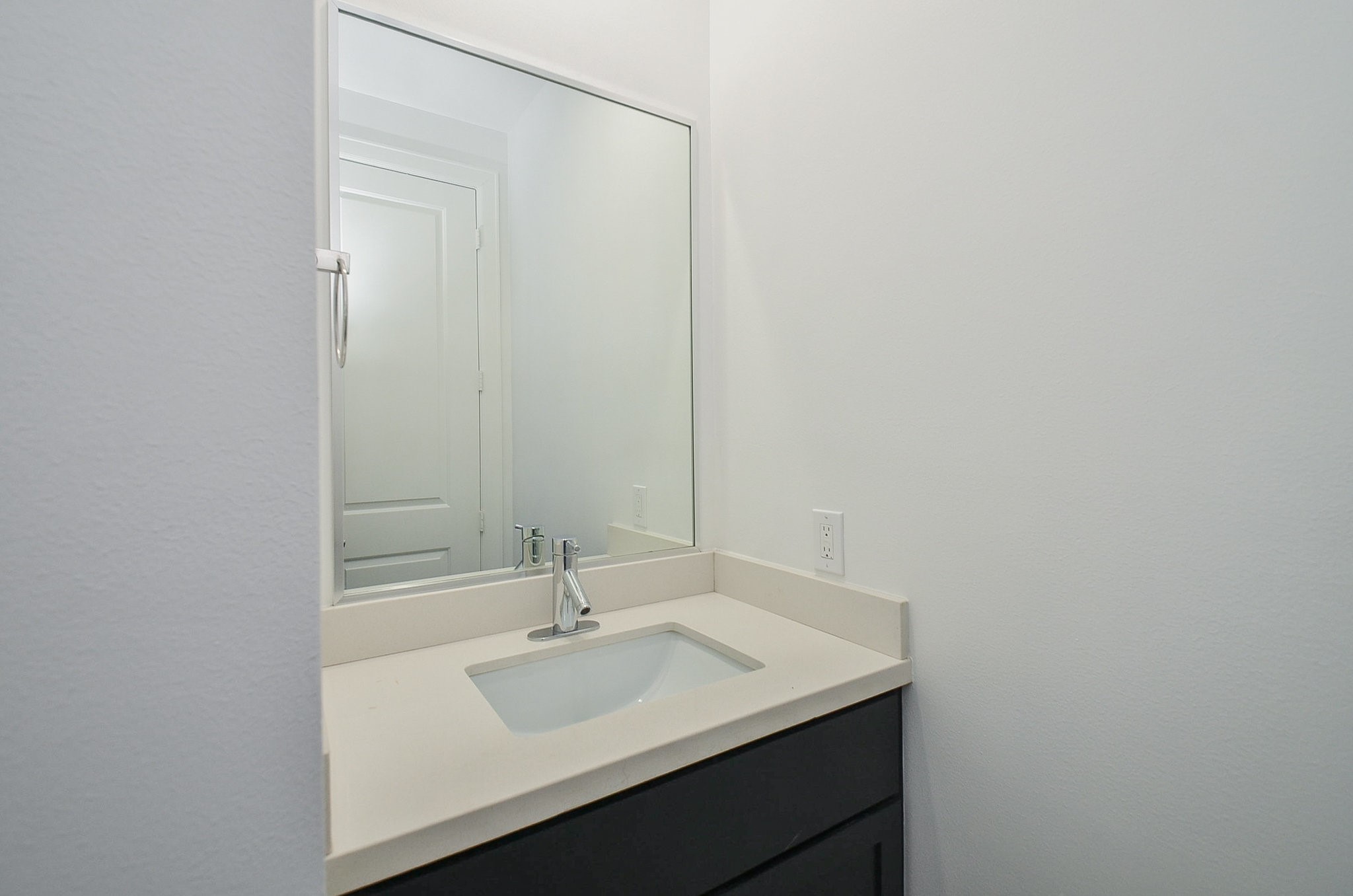 1245A Bonner Street, Unit B Houston, TX 77007 - Photo 23 of 36 a bathroom with a sink and a mirror