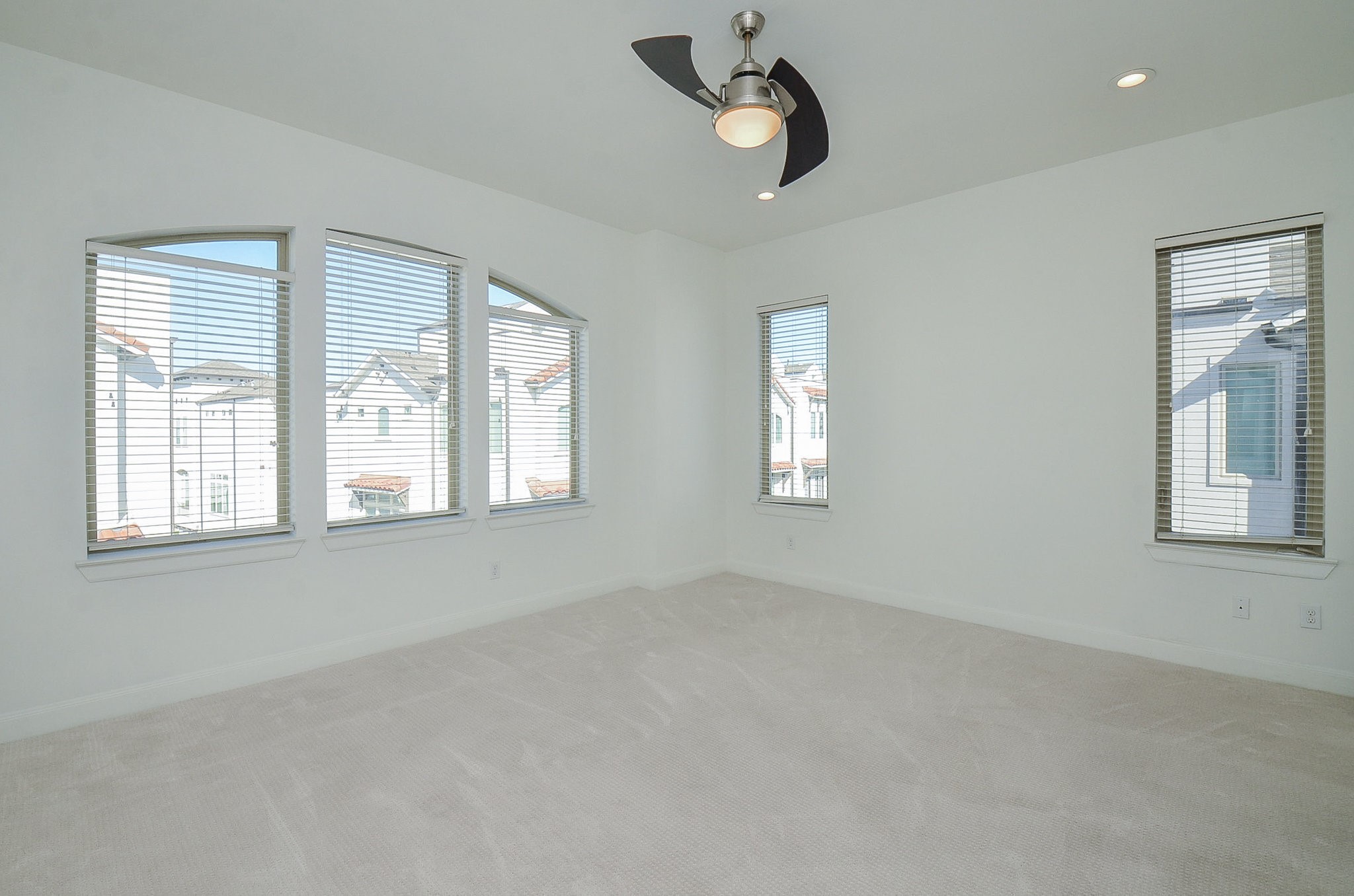 1245A Bonner Street, Unit B Houston, TX 77007 - Photo 24 of 36 a view of an empty room with a window