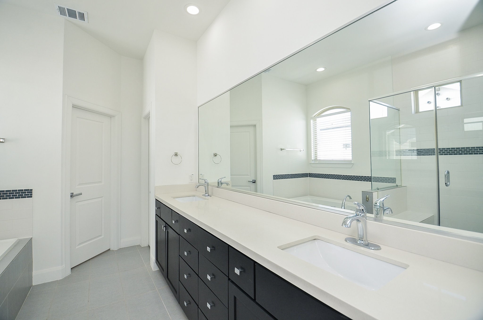 1245A Bonner Street, Unit B Houston, TX 77007 - Photo 27 of 36 a bathroom with a sink double vanity and a mirror