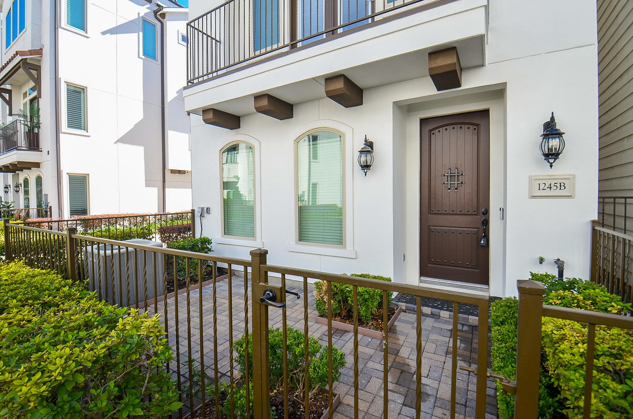 1245A Bonner Street, Unit B Houston, TX 77007 - Photo 3 of 36 a front view of a house with a porch