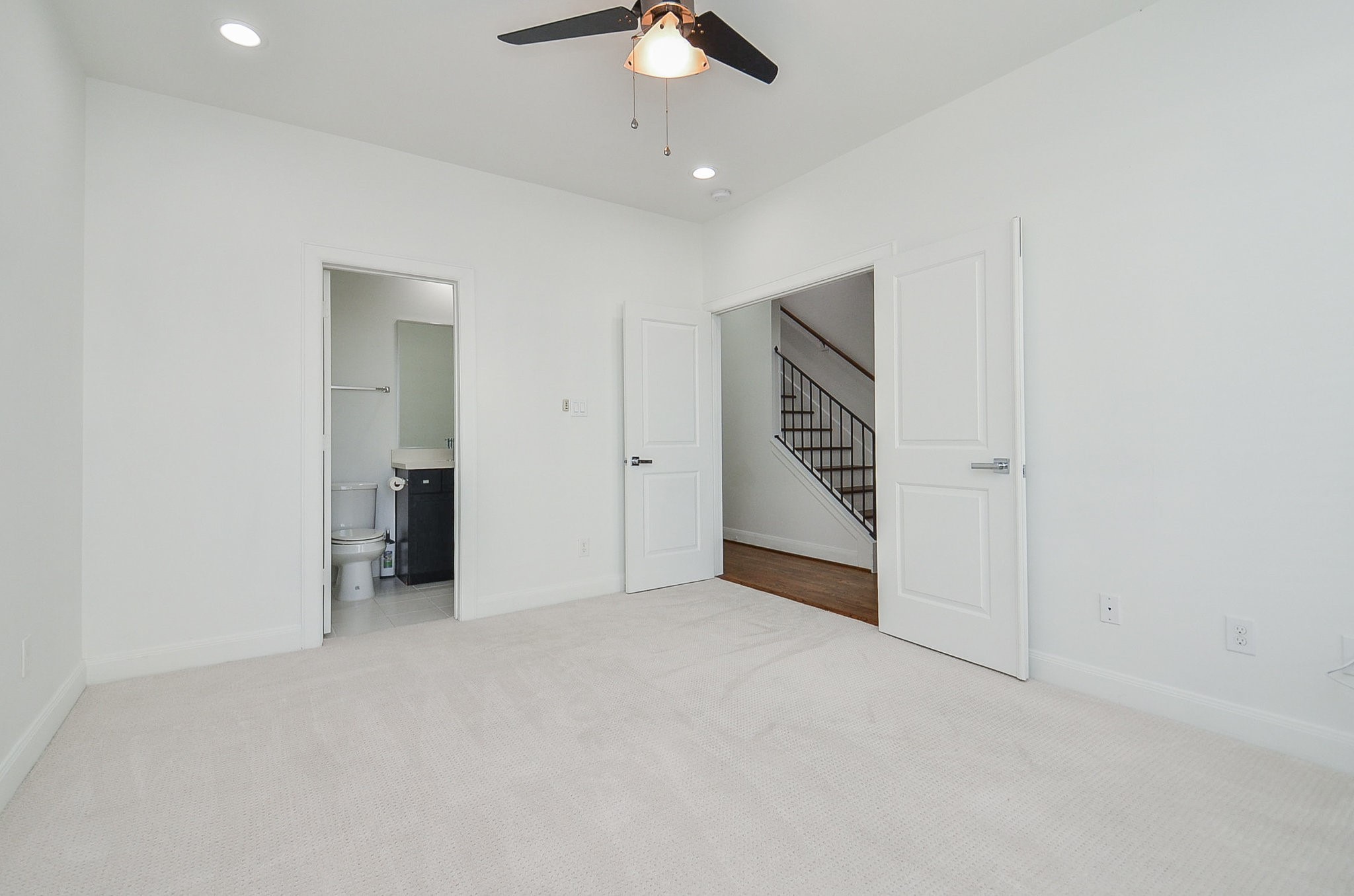 1245A Bonner Street, Unit B Houston, TX 77007 - Photo 31 of 36 an empty room with a ceiling fan and carpet