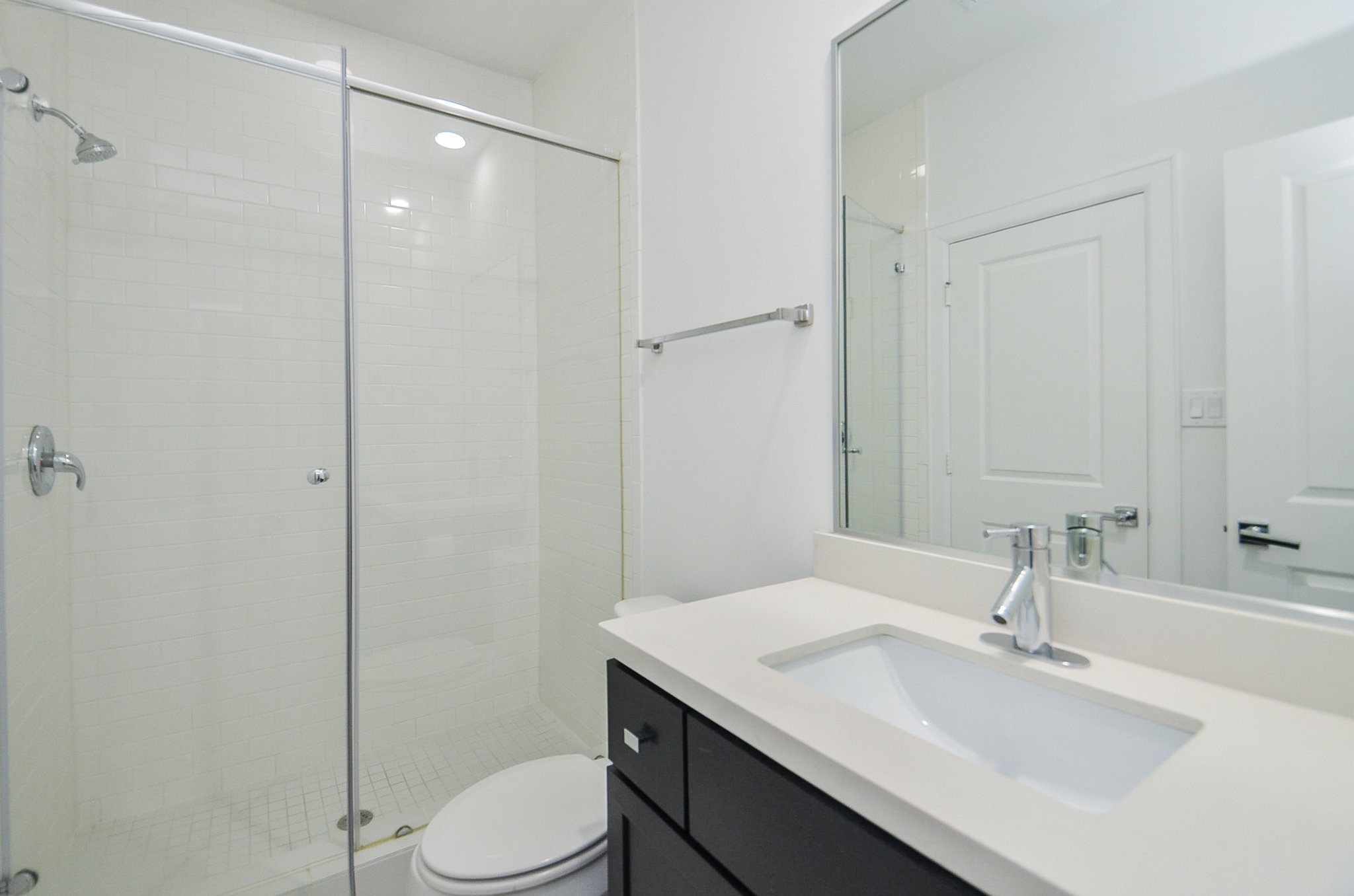 1245A Bonner Street, Unit B Houston, TX 77007 - Photo 32 of 36 a bathroom with a sink toilet and shower