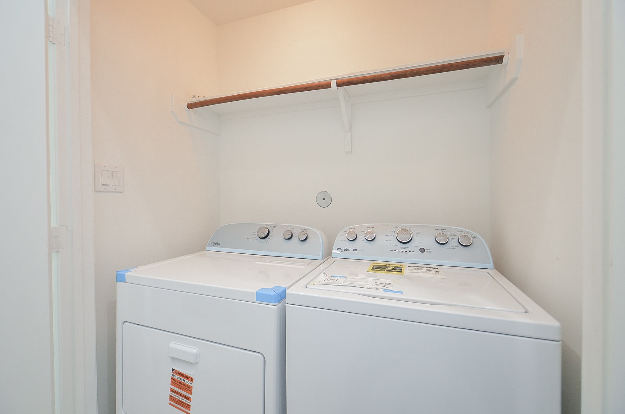 1245A Bonner Street, Unit B Houston, TX 77007 - Photo 33 of 36 a utility room with dryer and washer