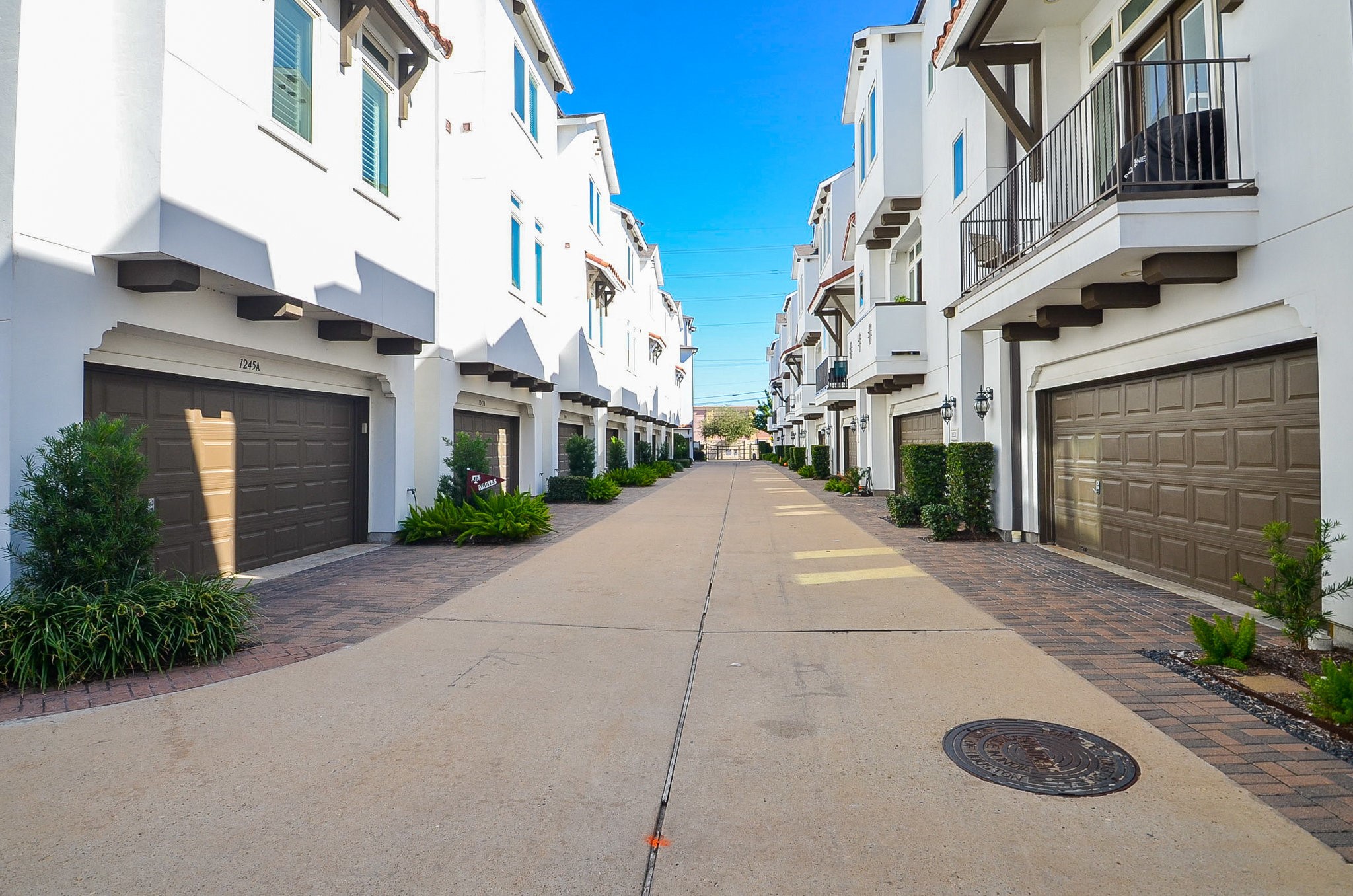 1245A Bonner Street, Unit B Houston, TX 77007 - Photo 7 of 36 a view of a street with buildings