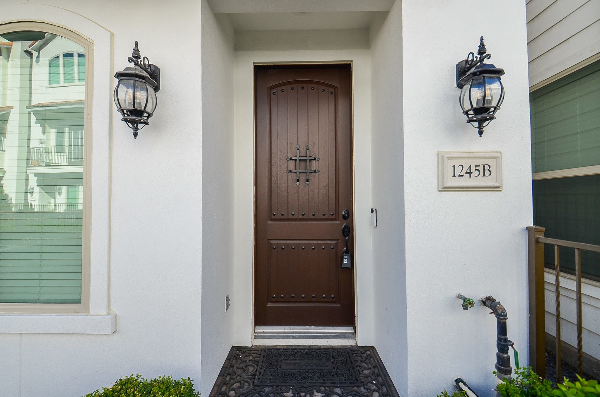 1245A Bonner Street, Unit B Houston, TX 77007 - Photo 8 of 36 a view of walk in closet