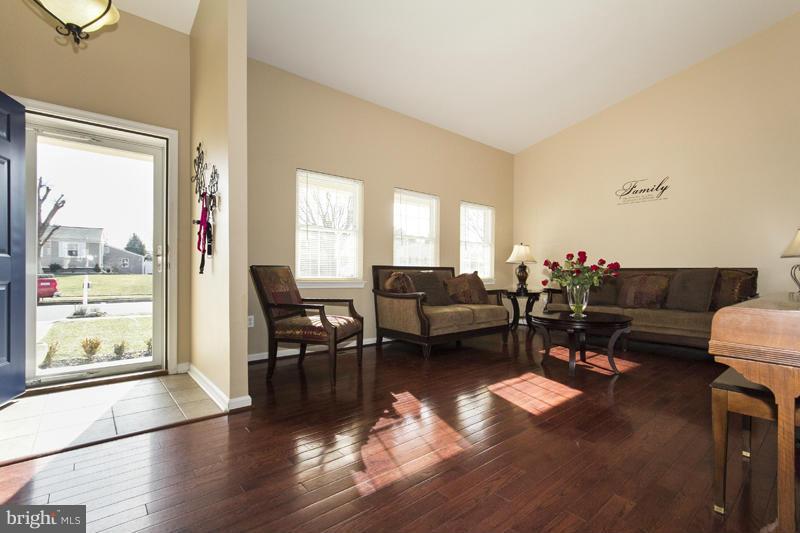 4822 Vicky Road Baltimore, MD 21236 - Photo 2 of 22 Family Room