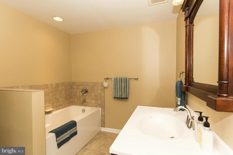 4822 Vicky Road Baltimore, MD 21236 - Photo 13 of 22 Bath (Master)