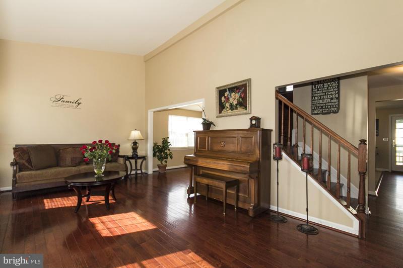 4822 Vicky Road Baltimore, MD 21236 - Photo 3 of 22 Family Room