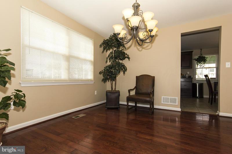 4822 Vicky Road Baltimore, MD 21236 - Photo 5 of 22 Dining Room