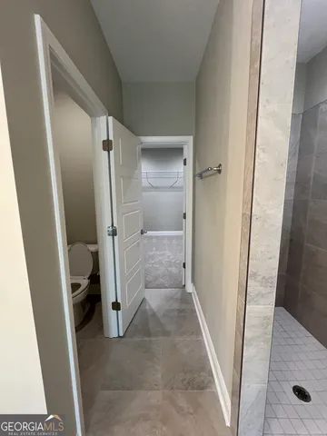 a very nice looking room with gym equipment