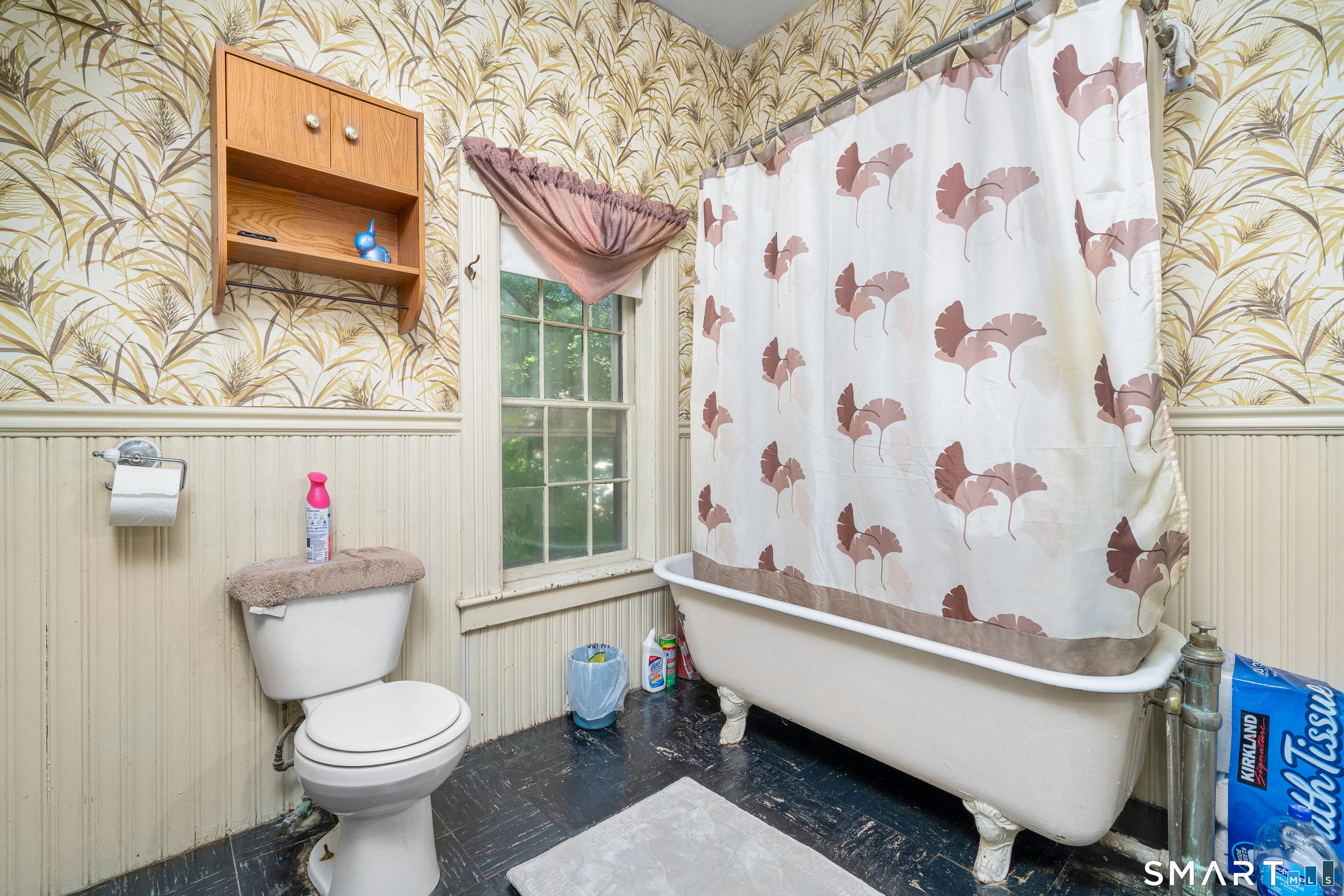 29 South Main Street Windsor Locks, CT 06096 - Photo 26 of 34 Second floor bathroom- huge ceilings and clawfoot tub