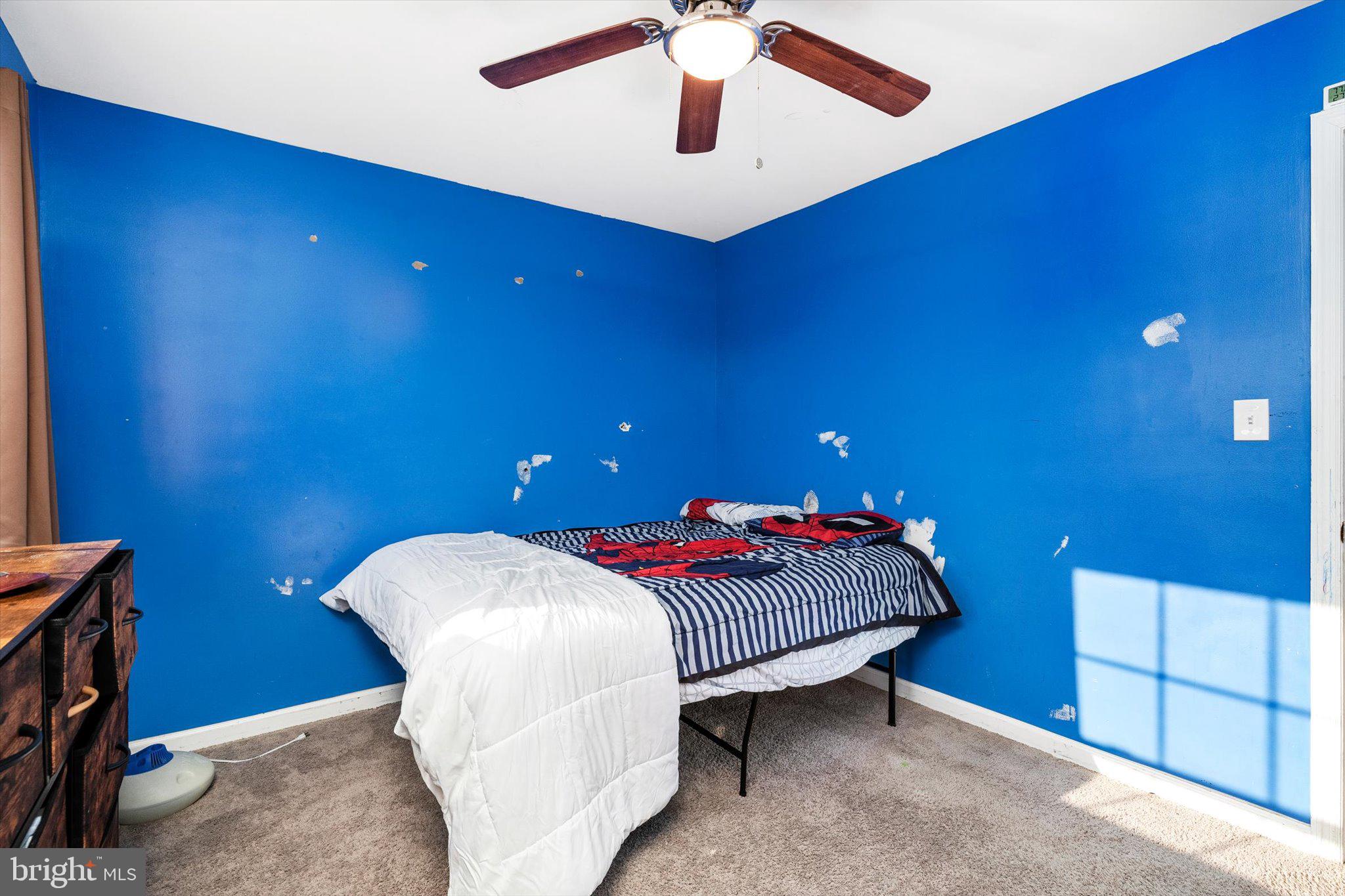 355 Leonard Avenue Hamilton, NJ 08619 - Photo 20 of 34 a bedroom with a bed and a lamp