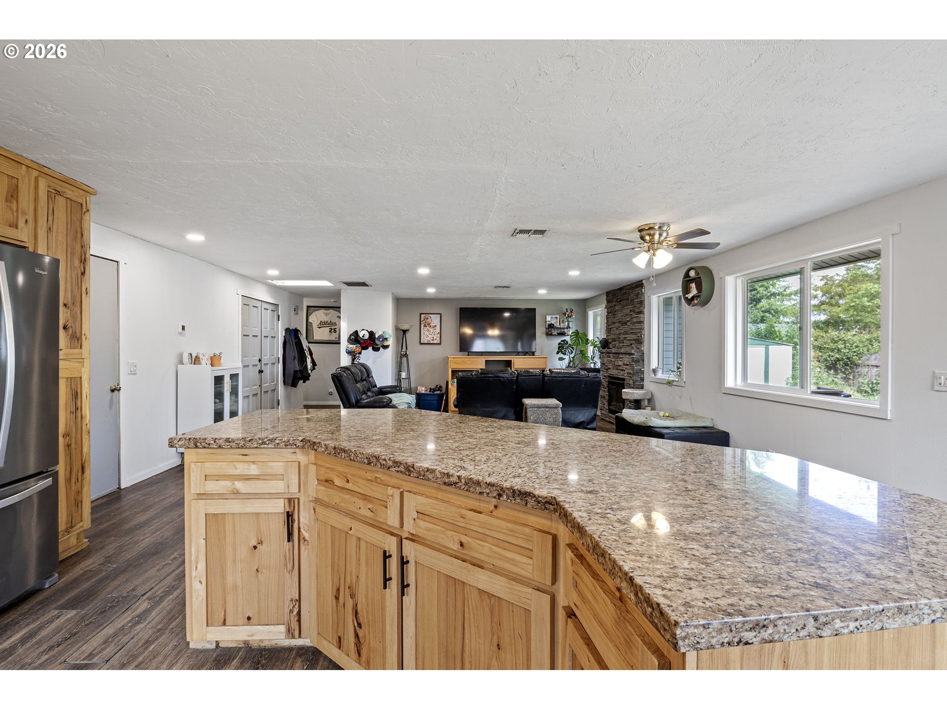 4577 Liberty Street Eugene, OR 97402 - Photo 3 of 38