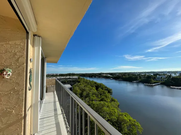 $3,900 | 3581 South Ocean Boulevard, Unit 7E, South Palm Beach, FL 33480
