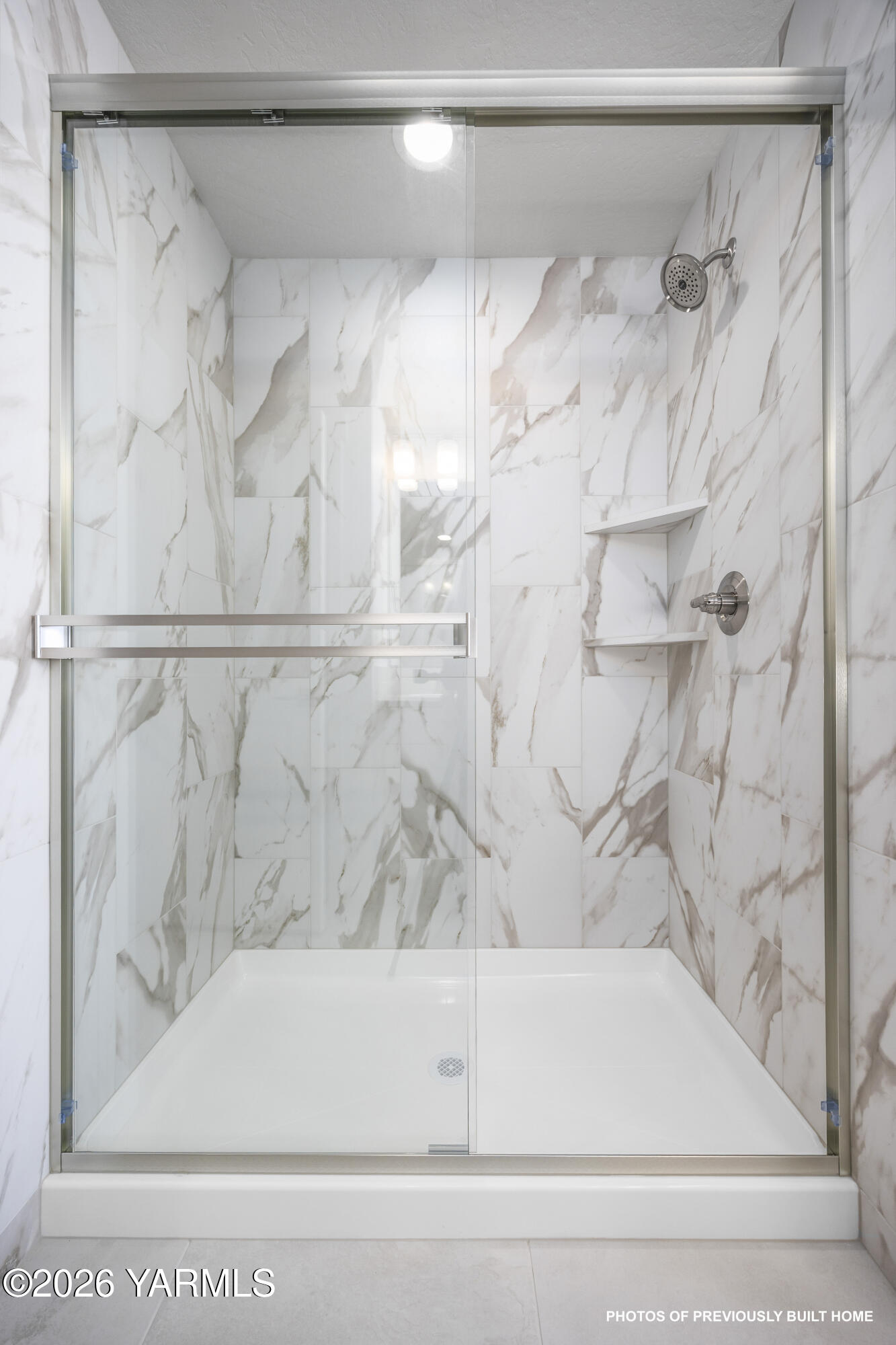 215 Packer Street Prosser, WA 99350 - Photo 33 of 38 a bathroom with a shower