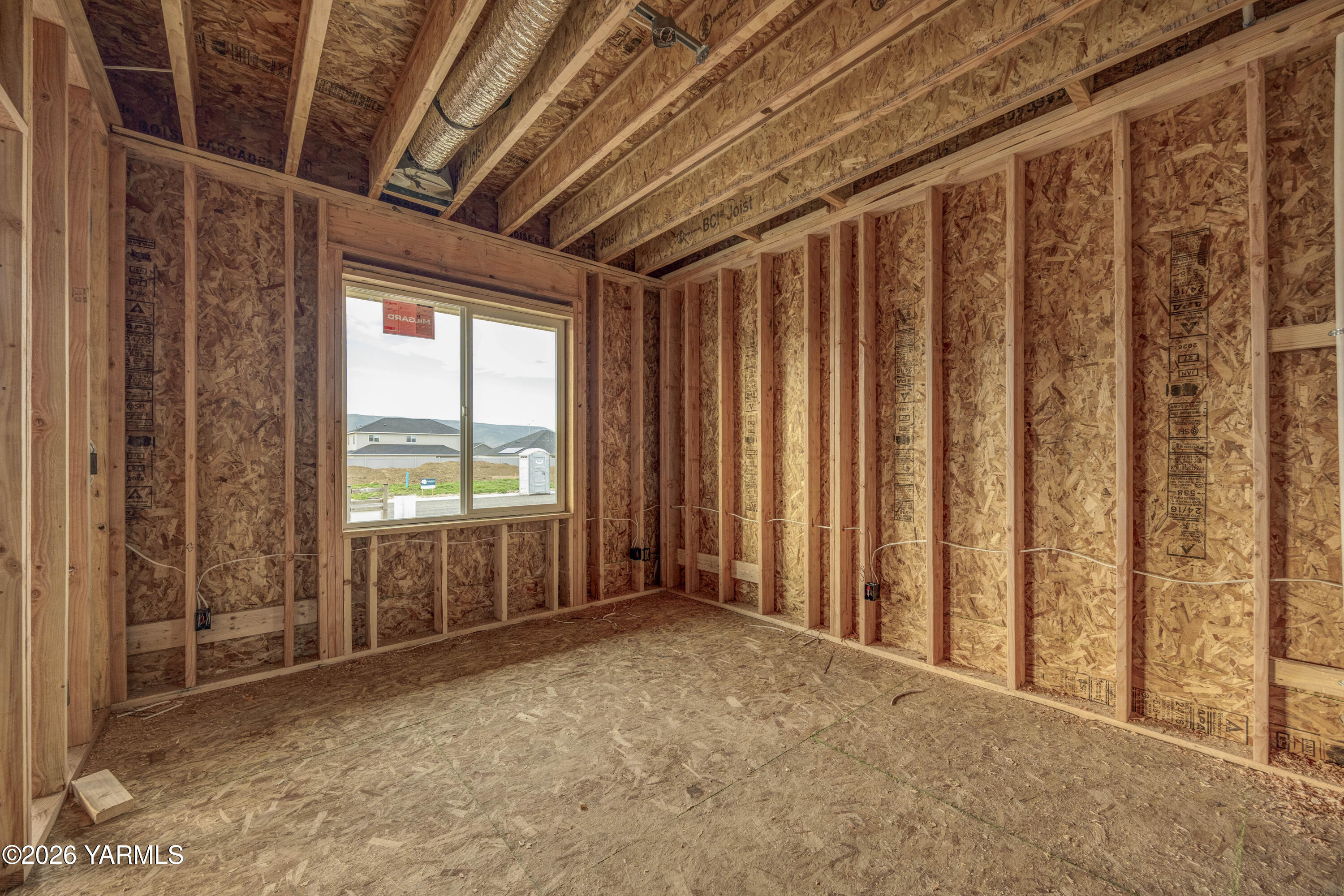 215 Packer Street Prosser, WA 99350 - Photo 6 of 38 a view of an empty room with a window