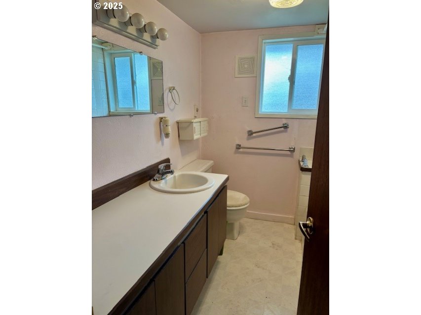 47587 Wawane Lane Pendleton, OR 97801 - Photo 16 of 31 Bathroom